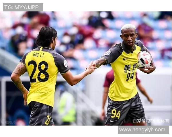 米兰与曼联激战正酣赛果揭晓引发球迷热议 米兰与曼联激战正酣赛果揭晓引发球迷热议